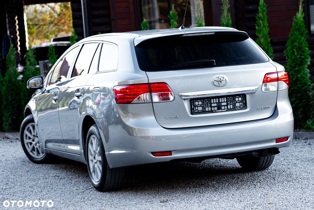 Toyota Avensis 1.8 Active - 12