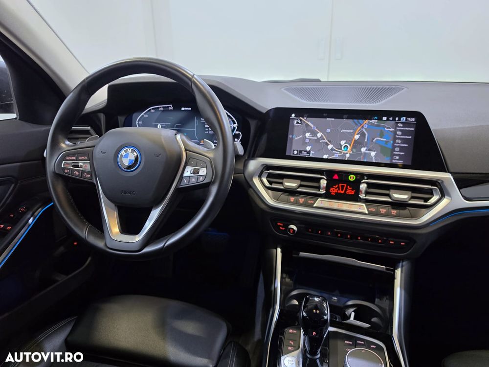 BMW Seria 3 320e Aut. Sport Line - 7