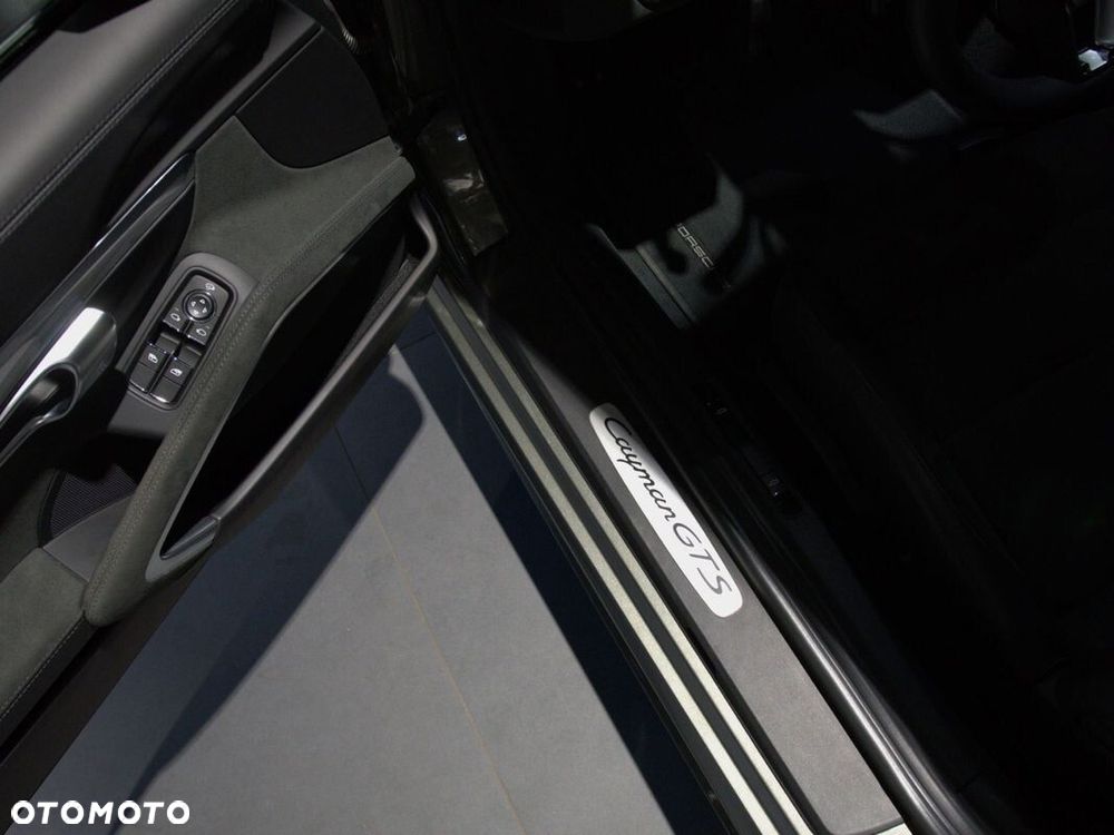 Porsche 718 Cayman - 29