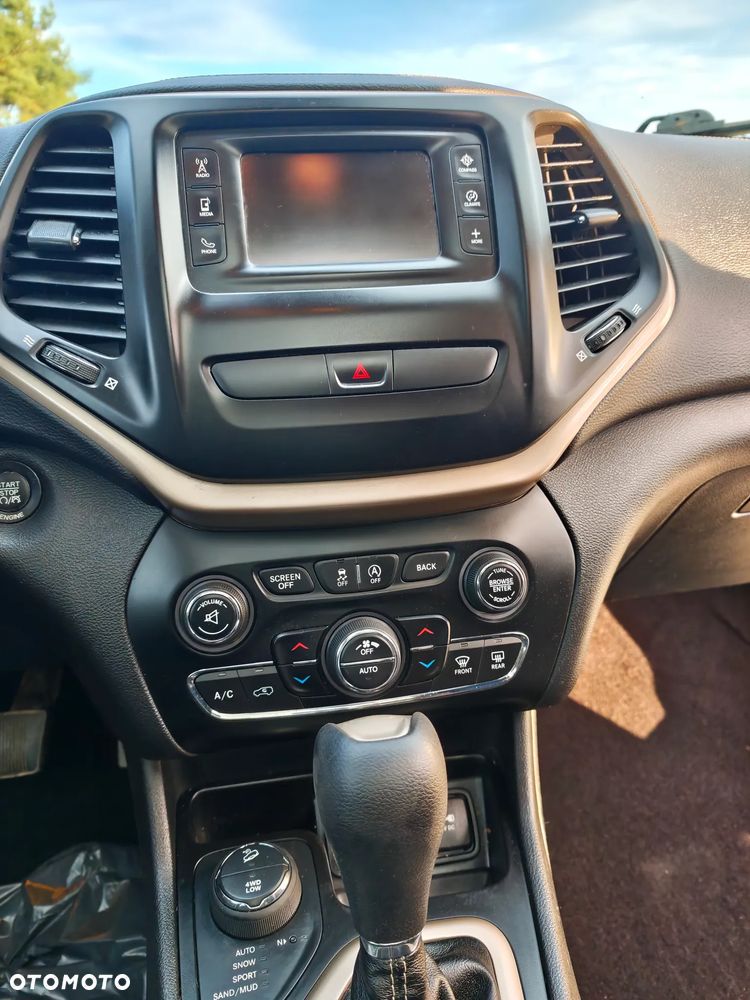 Jeep Cherokee - 9