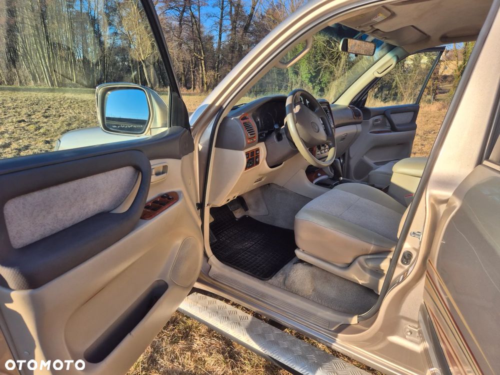 Toyota Land Cruiser - 12