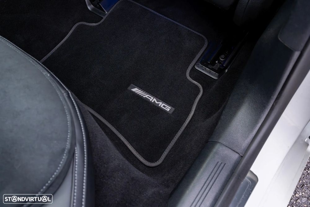 Mercedes-Benz E 300 e 4Matic 9G-TRONIC - 45