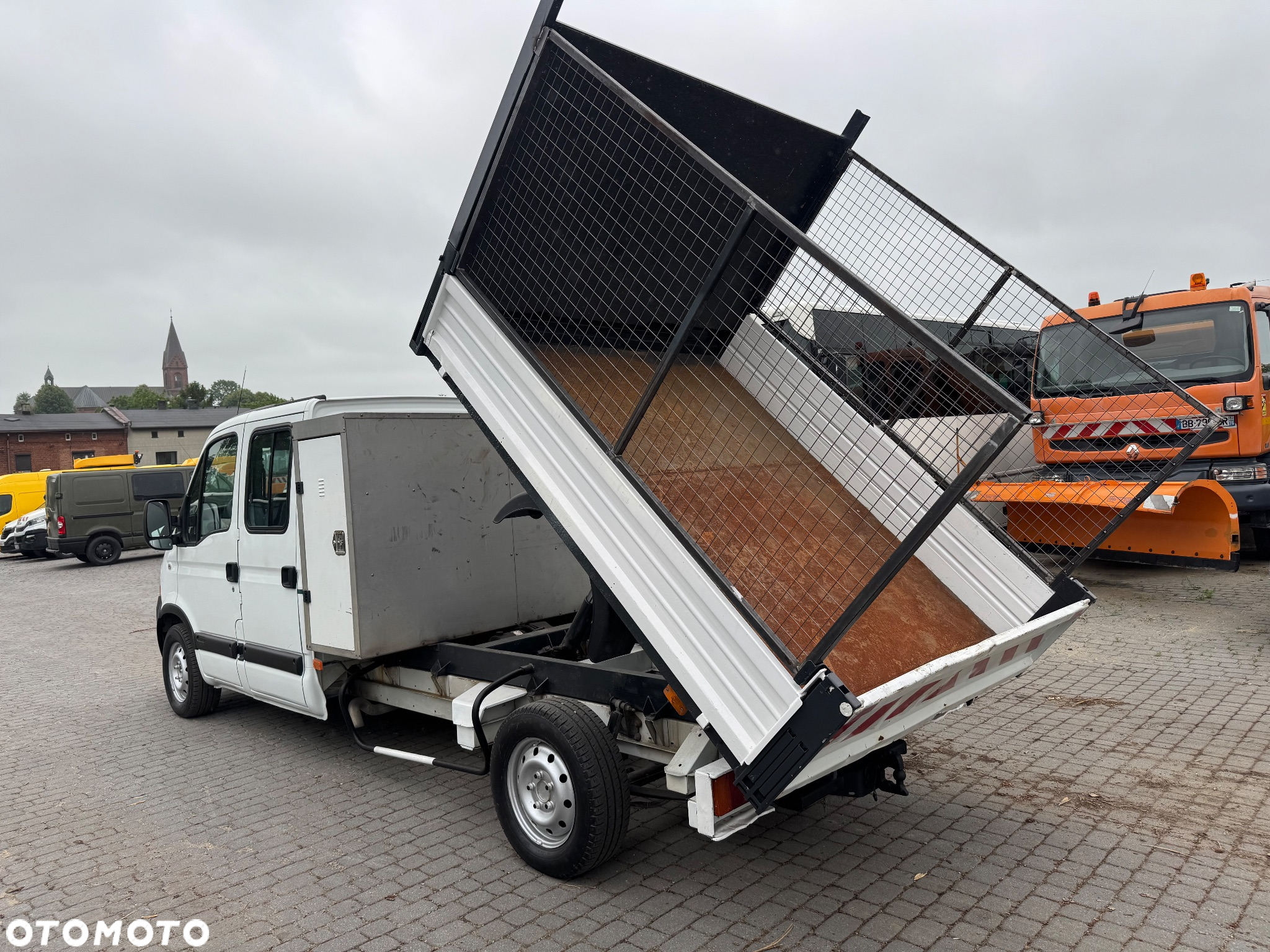 Renault Master 2009 r. kraty wywóz liści Wywrotka Kiper Brygadówka 7 Osobowy Dubelkabina Dobelkabina Wywrot Doka - 7