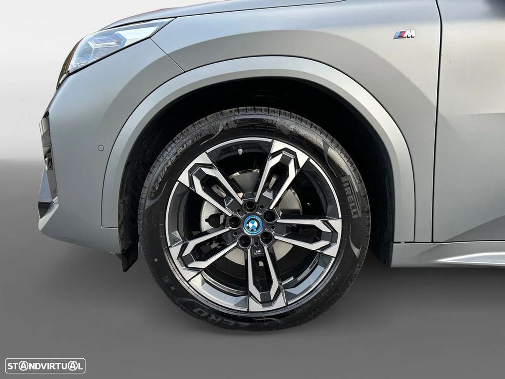 BMW iX2 eDrive20 Pack Desportivo M - 16