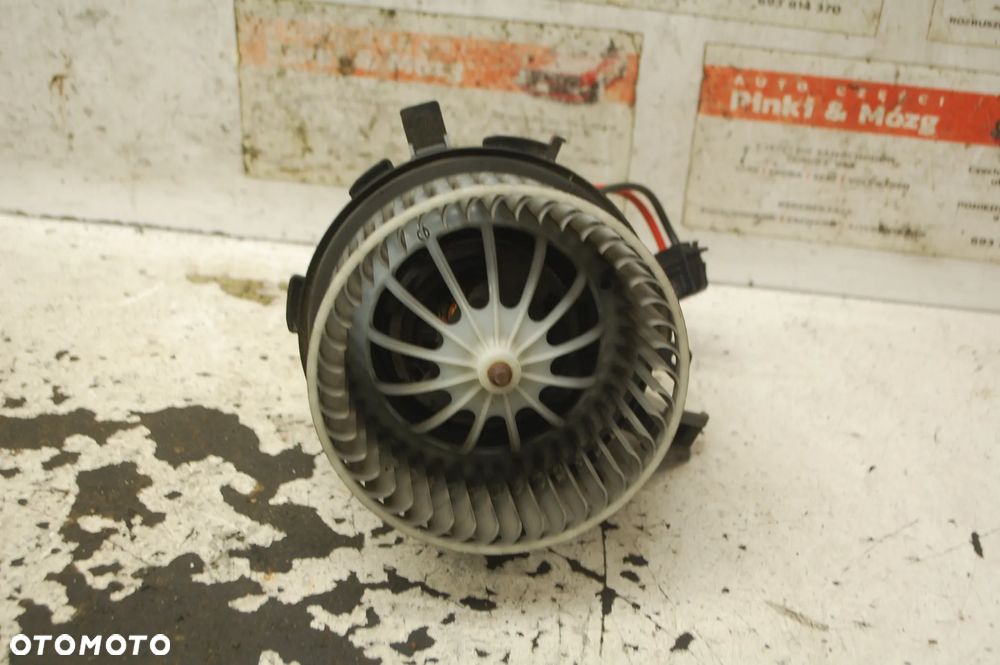 WENTYLATOR NAWIEWU 8EW351040251 AUDI A4 B8 A5 - 1