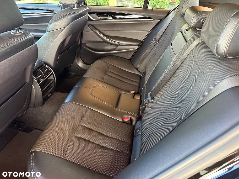 BMW Seria 5 520d Sport Line - 33