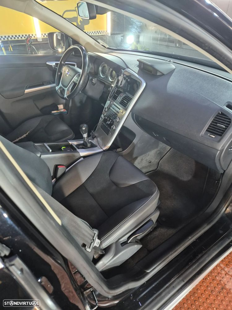 Volvo XC 60 2.0 D3 Drive Momentum - 10