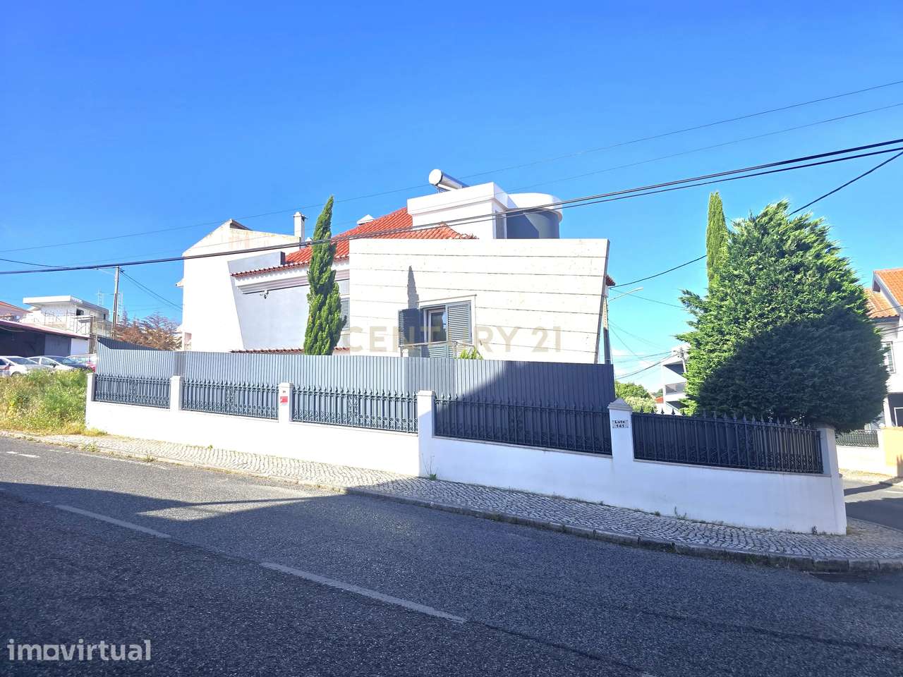 Moradia Isolada com 5 Quartos em Odivelas - Grande imagem: 2/4