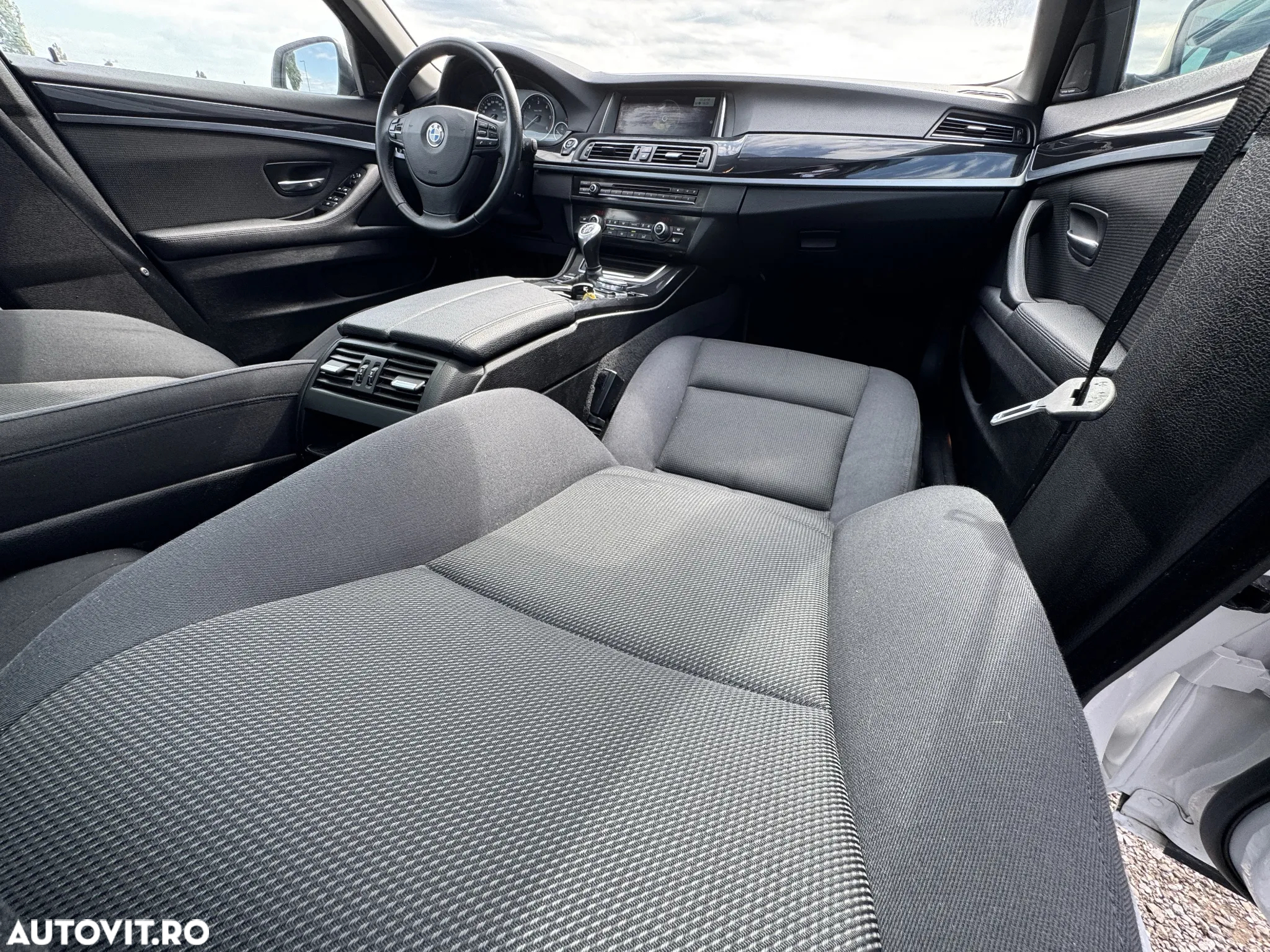 BMW Seria 5 520d - 33