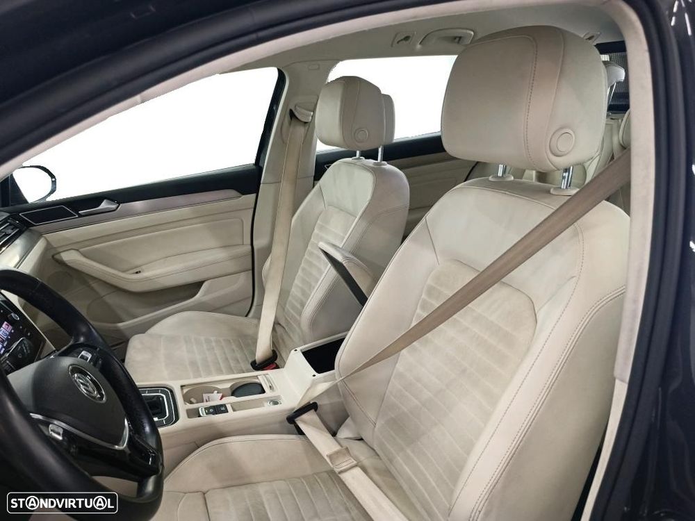 VW Passat Variant 2.0 TDI Highline DSG - 4