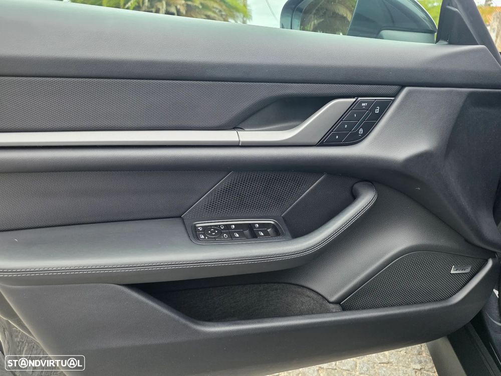 Porsche Taycan Sport Turismo - 17