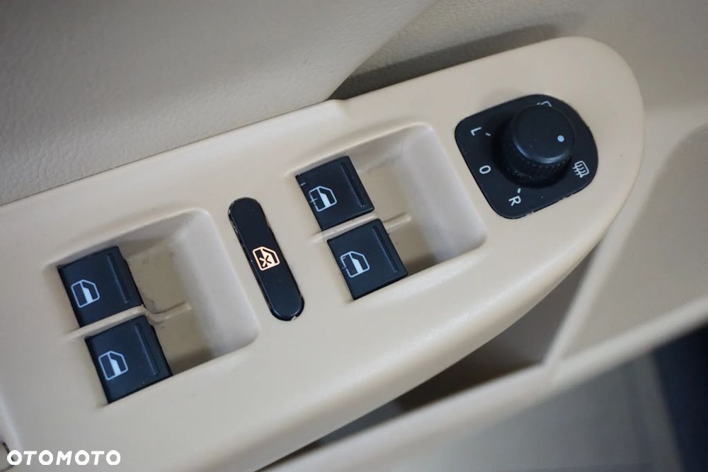 Volkswagen Passat 2.0 TDI DSG Comfortline - 27