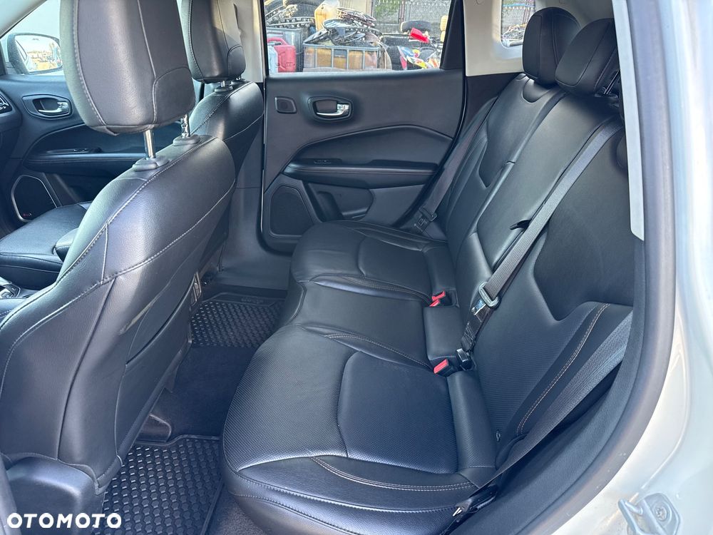Jeep Compass - 28