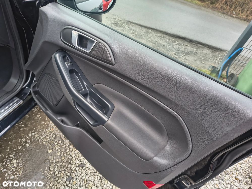 Ford Fiesta 1.6 TDCi DPF Titanium - 19