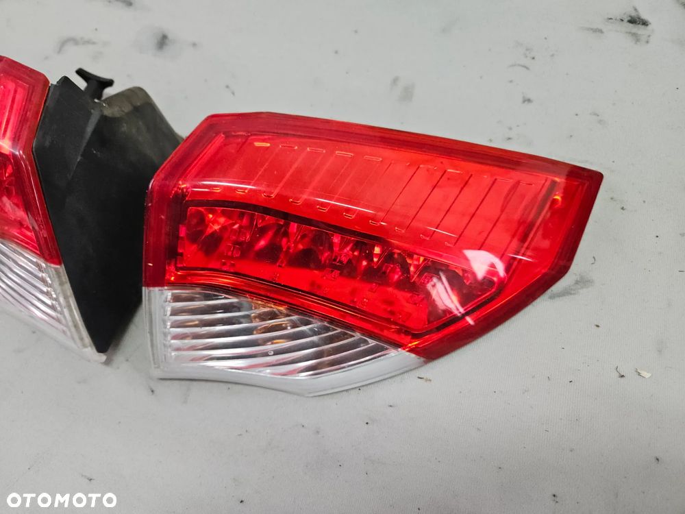 Lampa prawa tył tylna Renault Laguna III 2009r w błotnik hb hatchback  Eu Europa - 1