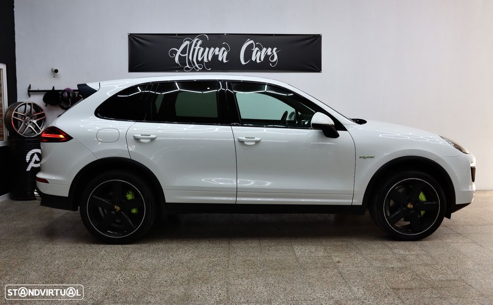 Porsche Cayenne - 27