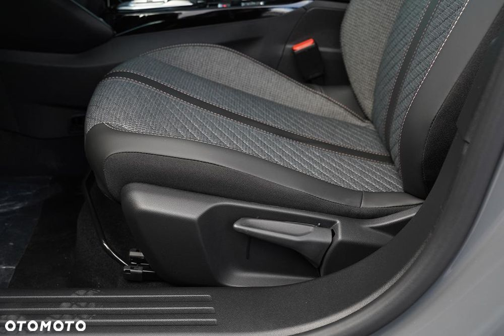 Peugeot 2008 PureTech mHEV Allure e-DCS6 - 11