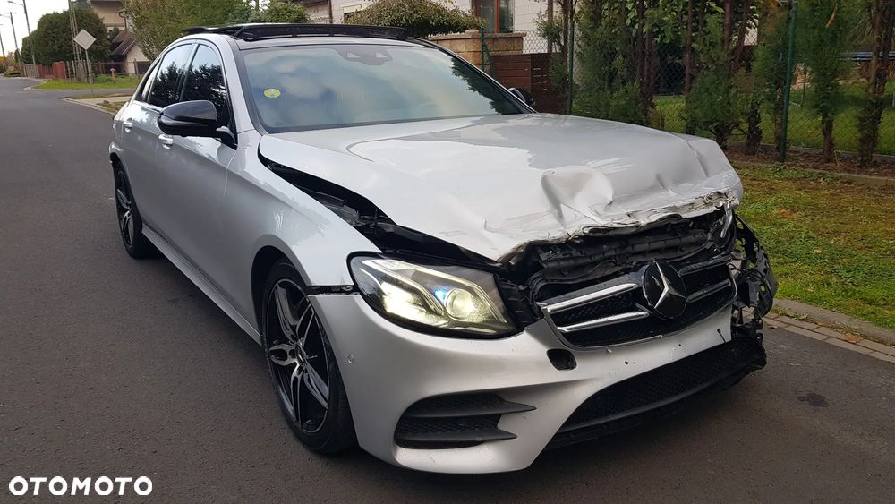 Mercedes-Benz Klasa E 220 d AMG - 38