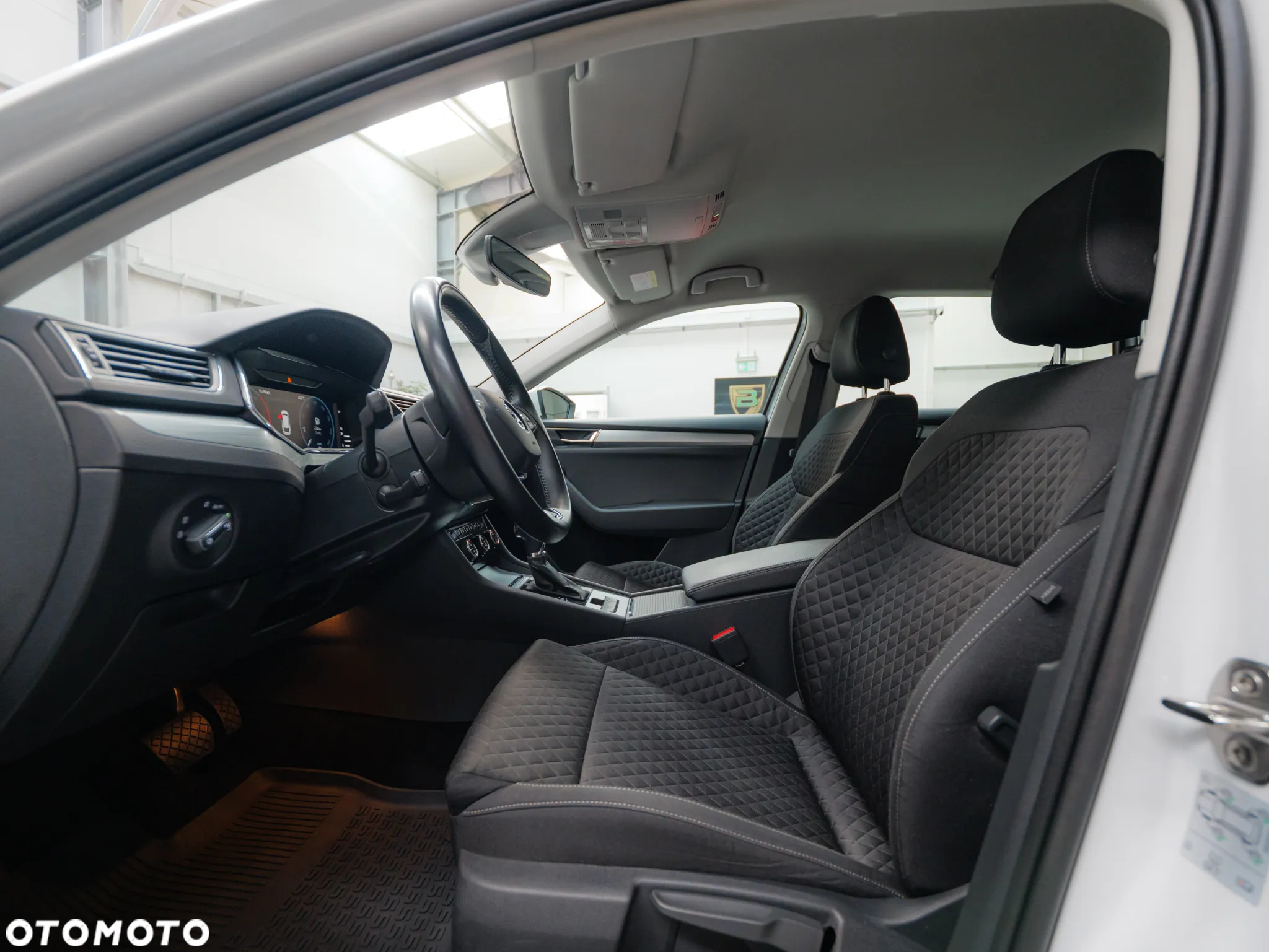 Skoda Superb 2.0 TDI SCR Ambition DSG - 17