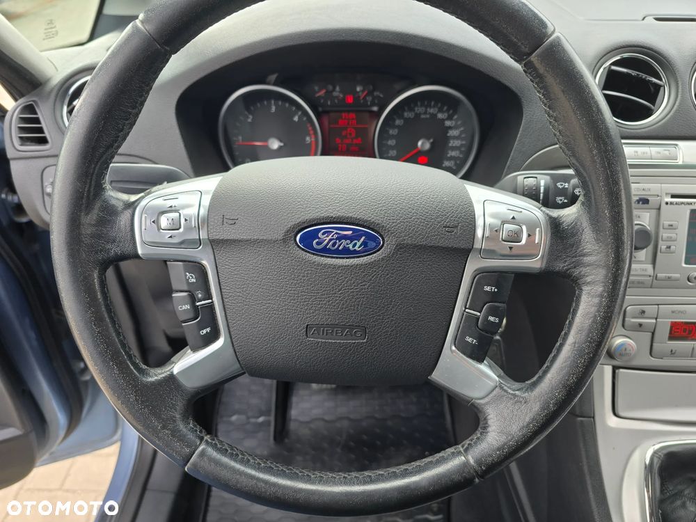 Ford S-Max - 25