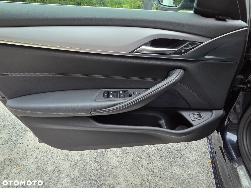 BMW Seria 5 520d M Sport Edition - 16
