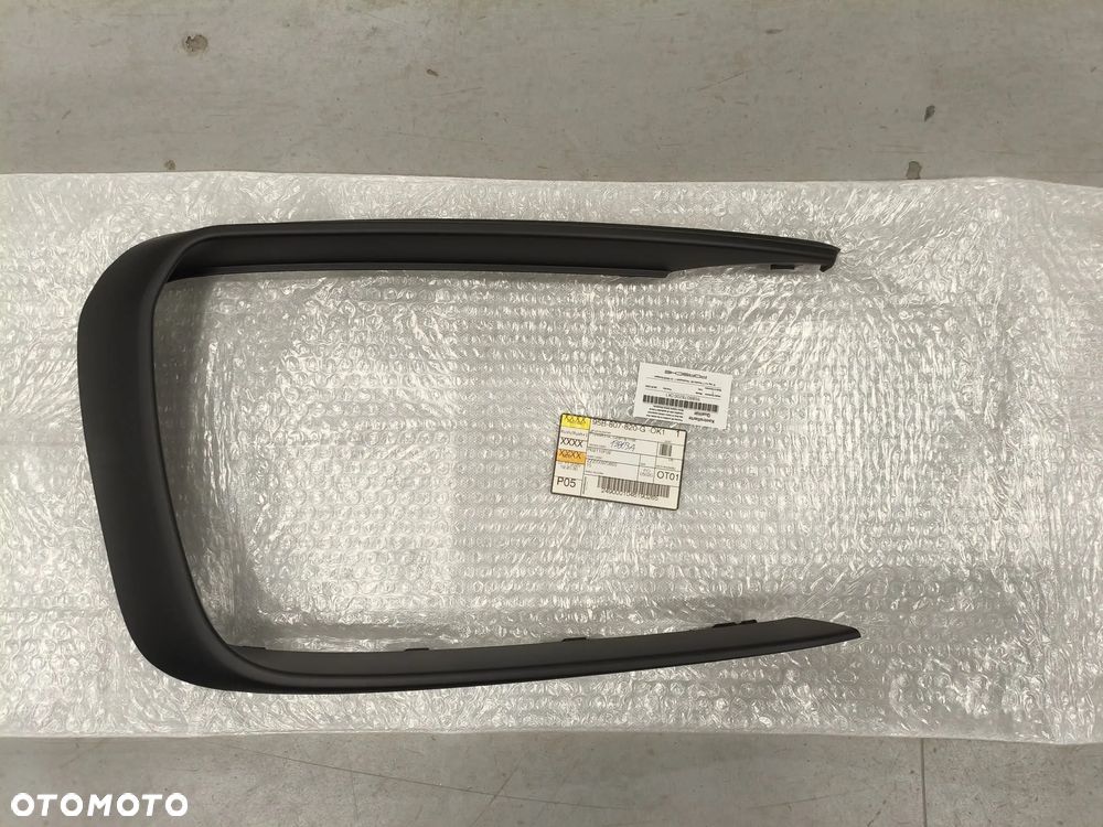 Ramka zderzaka Macan  przód  prawa