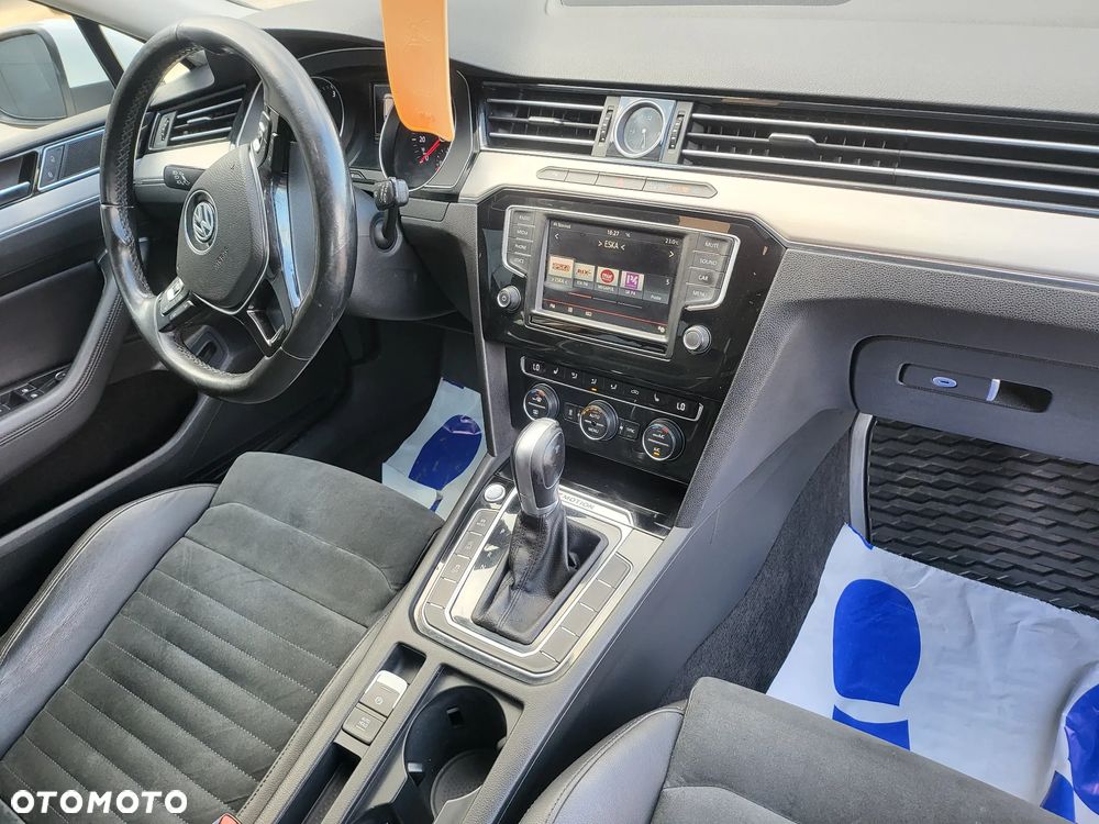 Volkswagen Passat Variant 2.0 TDI SCR 4Motion DSG Highline - 2