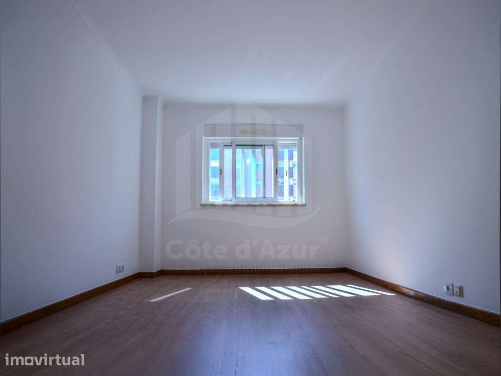 Apartamento T2 com Garagem e Vista - Cidade nas Olaias, Lisboa - Grande imagem: 4/17