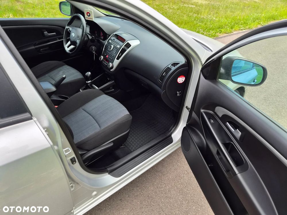 Kia Ceed 1.6 CRDi 90 Vision - 13