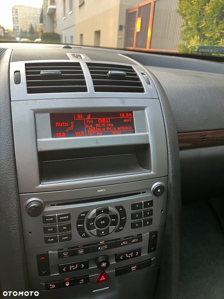 Peugeot 407 2.0 HDI Premium navtech gama - 10