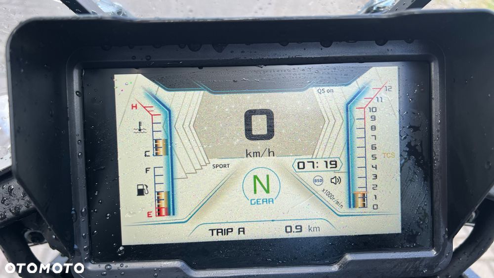 QJMOTOR SRT900SX - 10