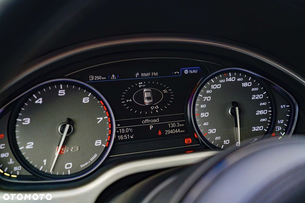 Audi S8 - 5