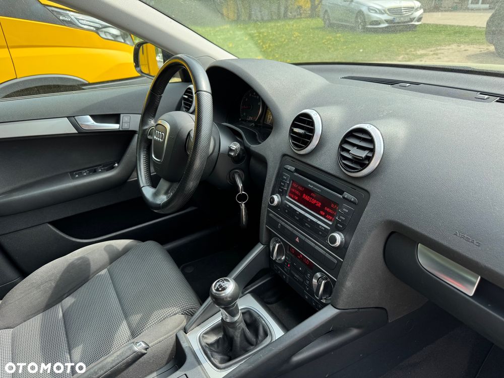 Audi A3 Sportback 1.8 TFSI Attraction - 8