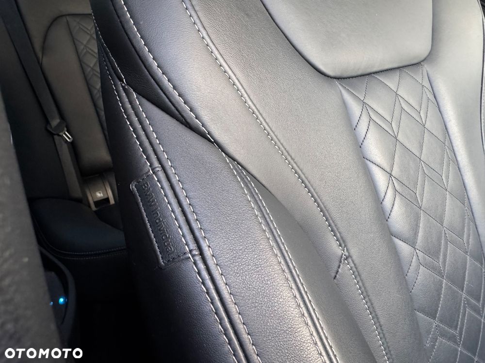 BMW Seria 3 330e M Sport - 30