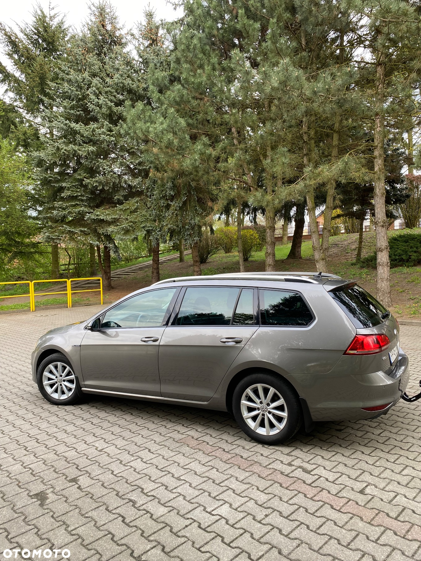 Volkswagen Golf 1.6 TDI BlueMotion Technology DSG Lounge - 25
