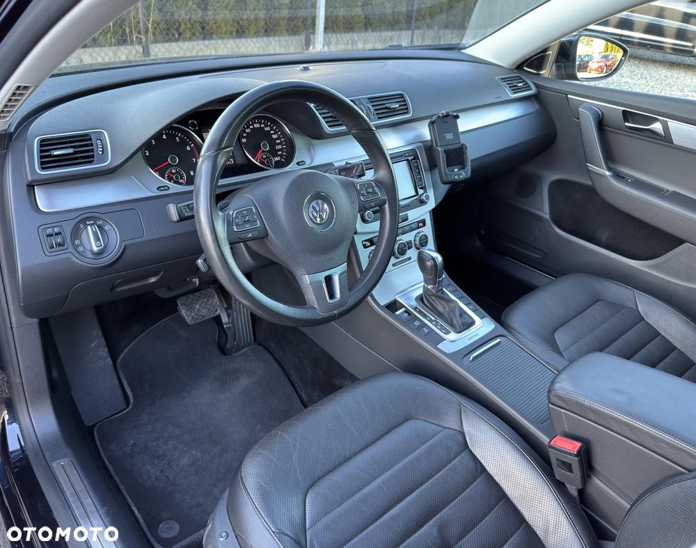 Volkswagen Passat 3.6 V6 4Motion DSG Highline - 16