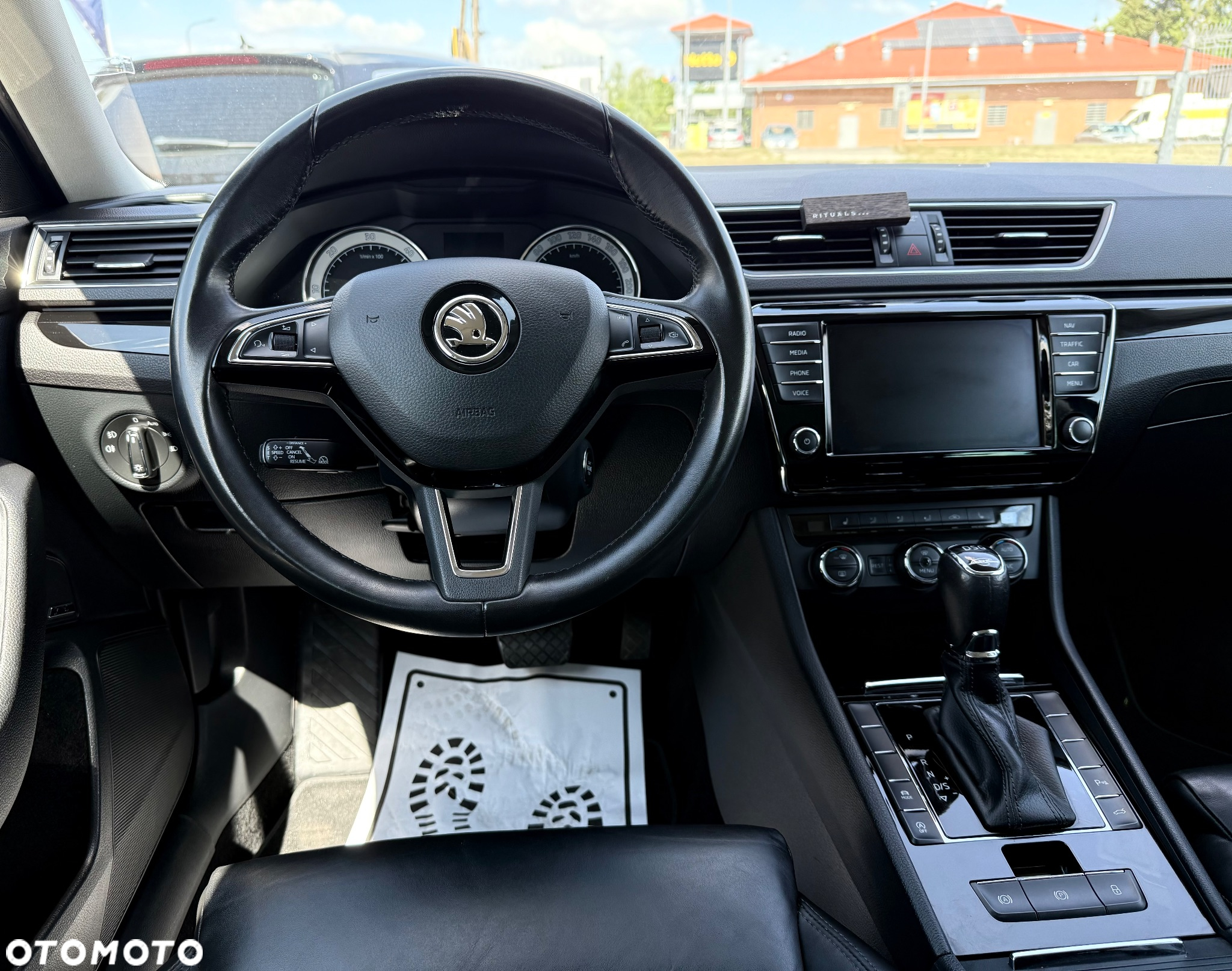 Skoda Superb 2.0 TDI DSG L&K - 16