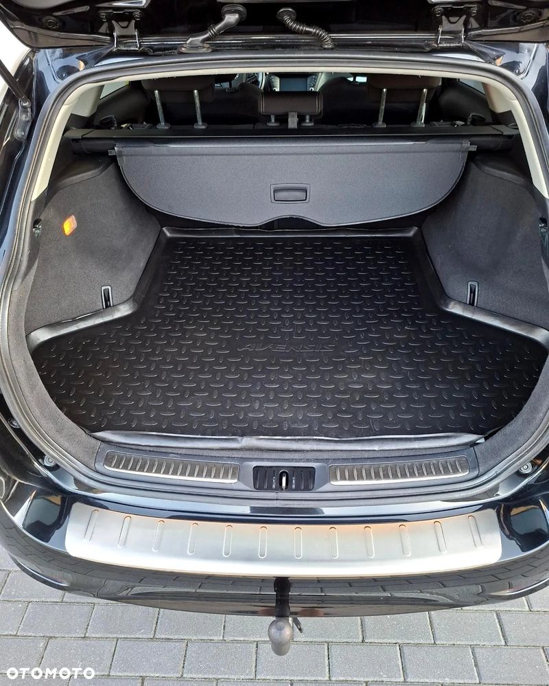Toyota Avensis 1.8 Premium MS - 35