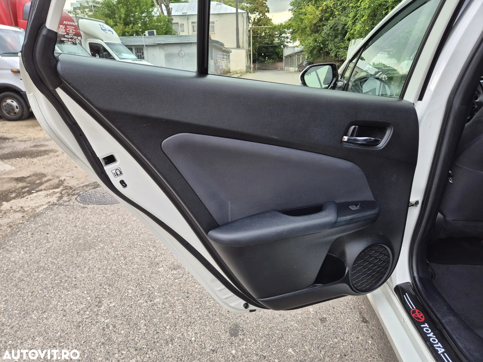 Toyota Prius Plug-in Hybrid Executive - 18