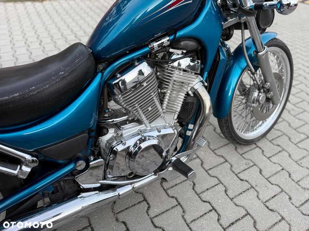 Suzuki Intruder - 12