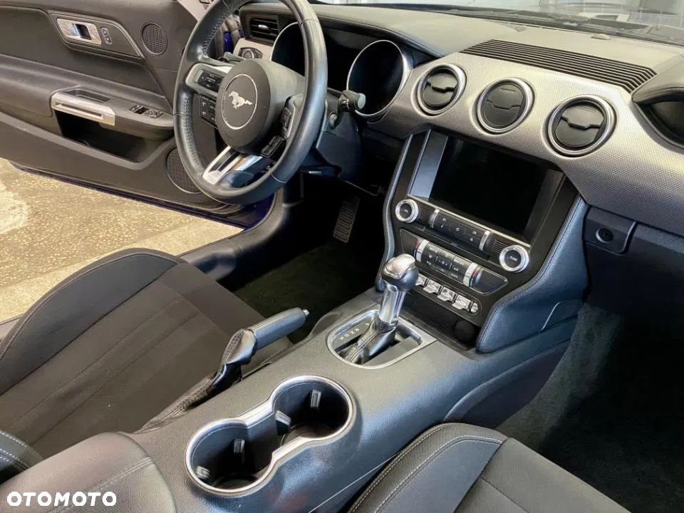 Ford Mustang - 7
