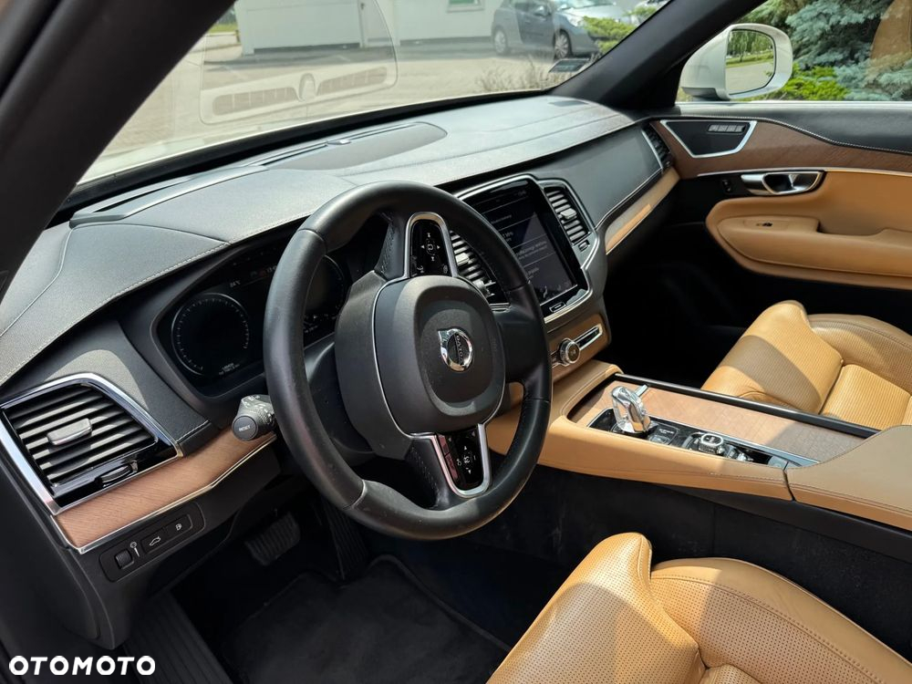 Volvo XC 90 - 9