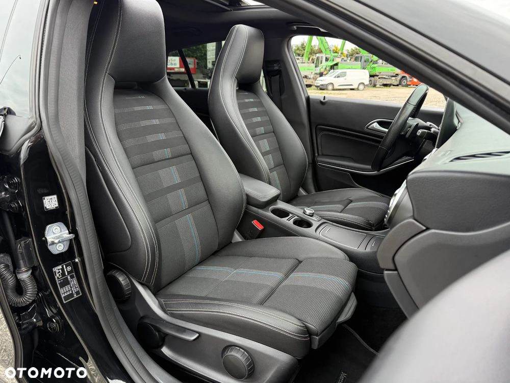 Mercedes-Benz CLA 220 4Matic 7G-DCT AMG Line - 32