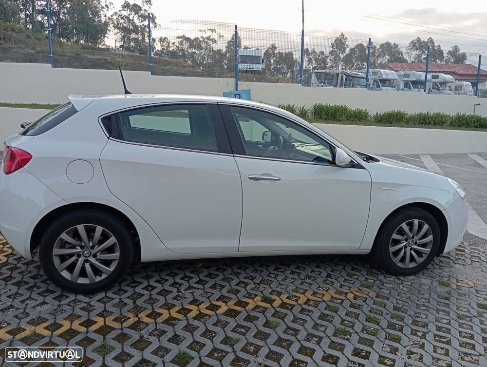 Alfa Romeo Giulietta 1.6 JTDM 16V B-Tech - 4