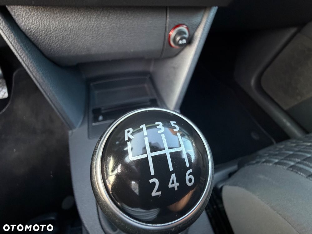Volkswagen Touran - 26