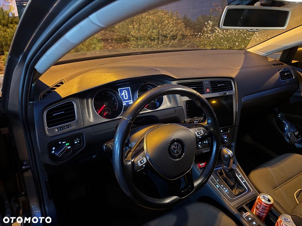 Volkswagen Golf - 23