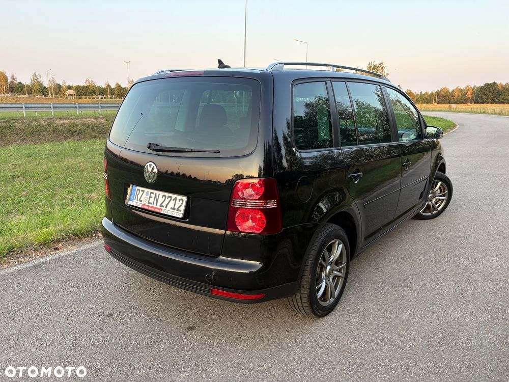 Volkswagen Touran - 5