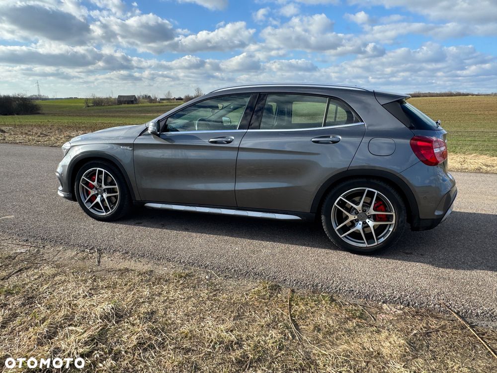 Mercedes-Benz GLA - 9