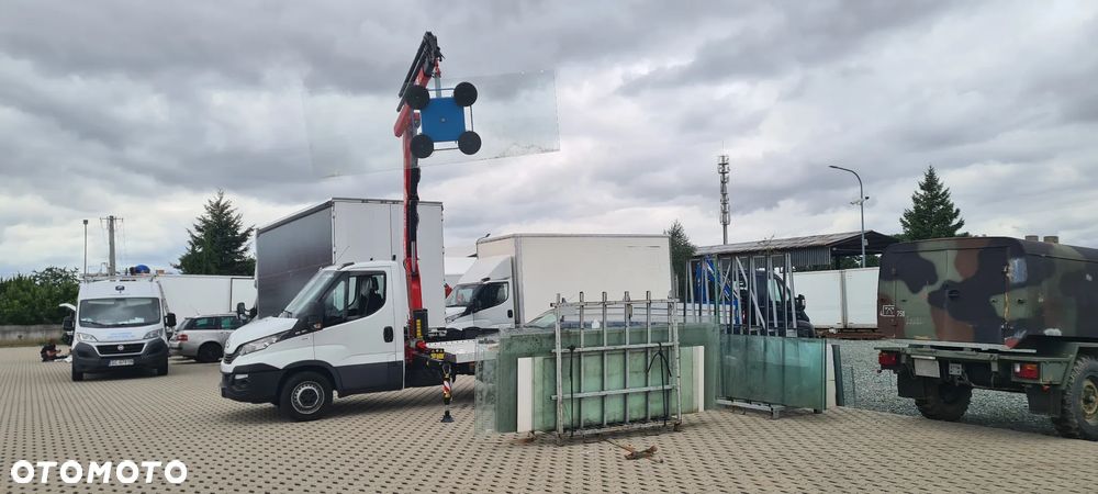 Iveco 35S16 montaż szkła, okien, płyt kamienia. HDS 2020 - 36