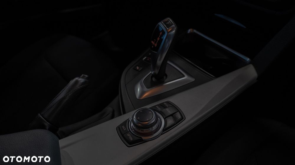 BMW Seria 3 318d - 22